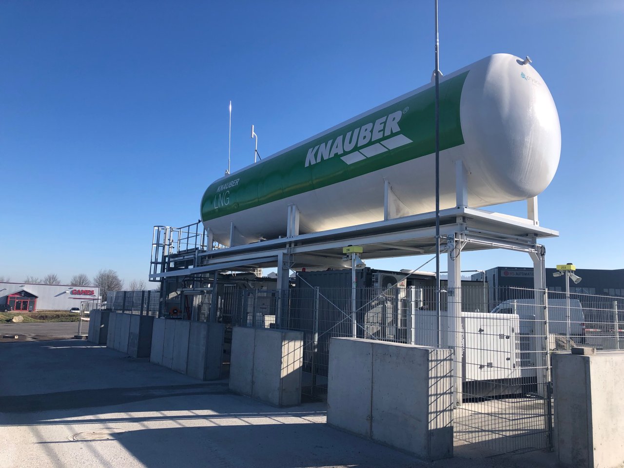 Die neue LNG-Tankstelle in Vöhringen nahe der A 81.