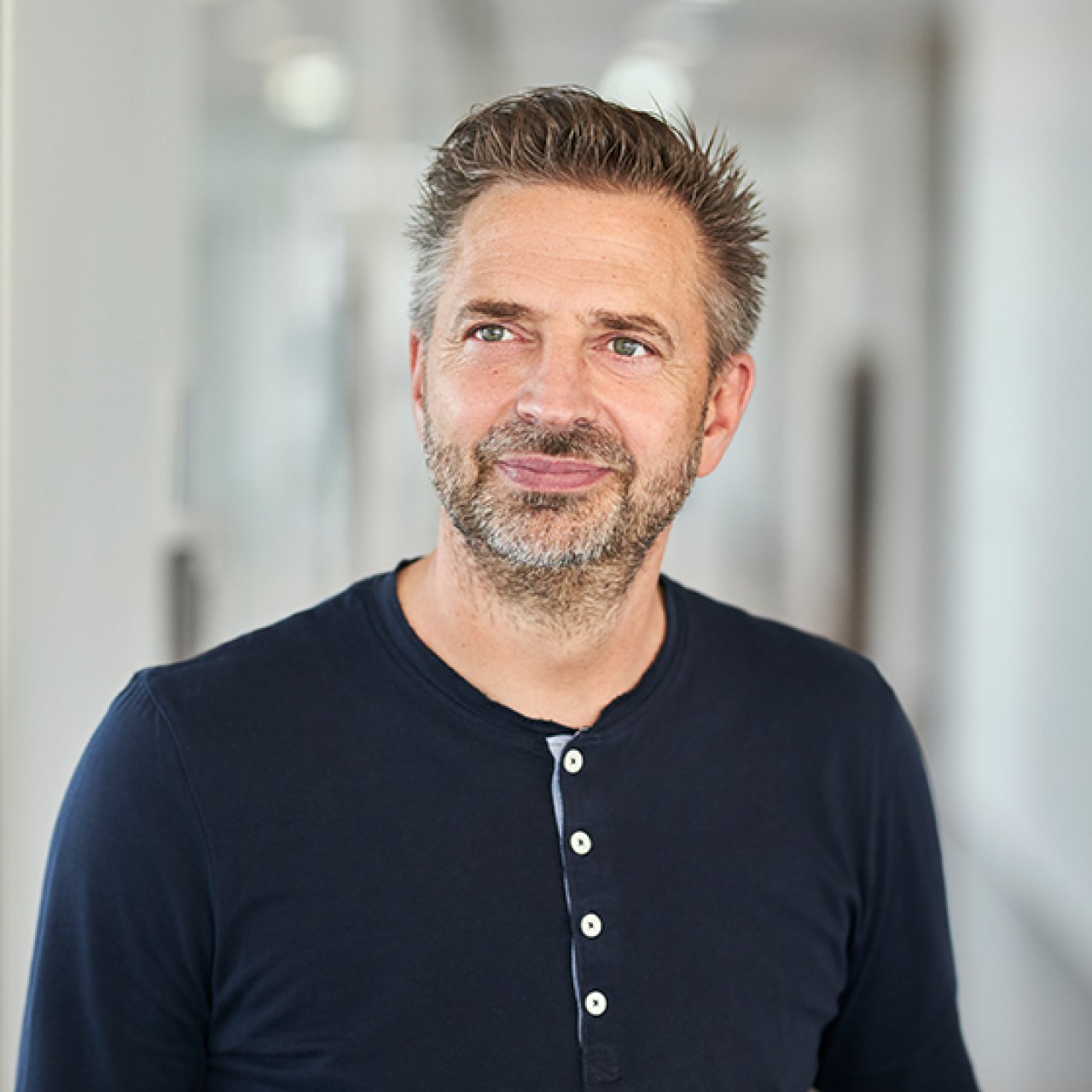 Portrait von Knauber Mitarbeiter Darius Urbanek.