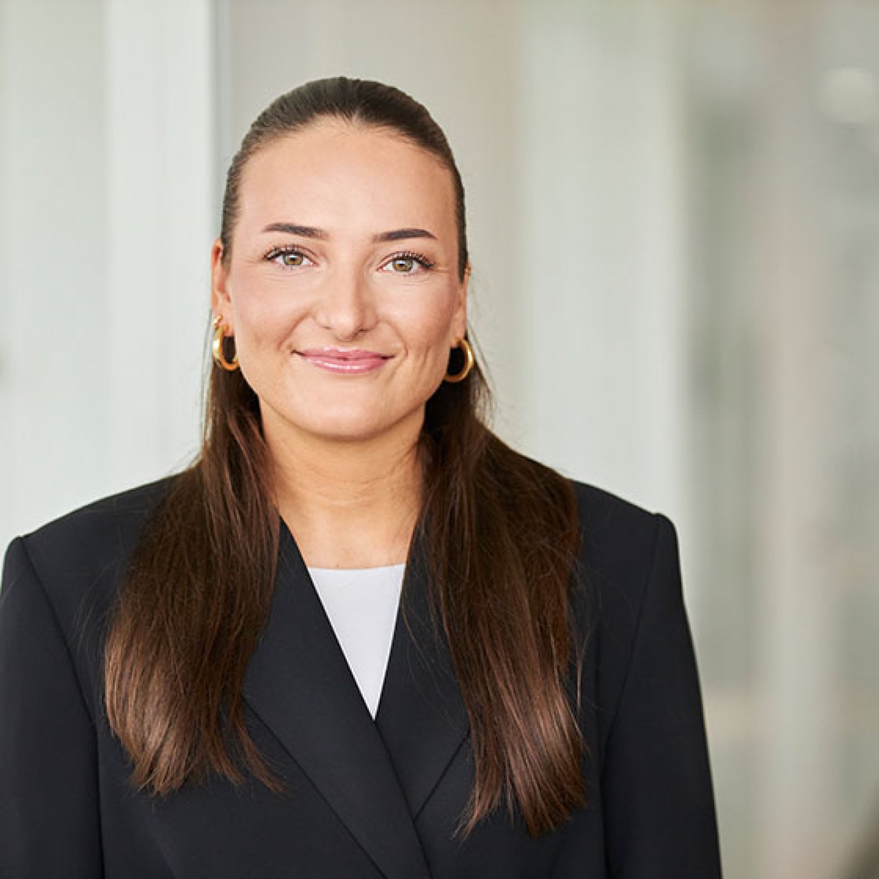 Portrait von Knauber Mitarbeiterin Laura Clemens.